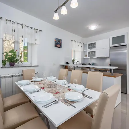 بيت للعطل 3 Bedroom Amazing In *