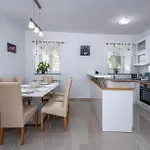 3 Bedroom Amazing In * Plomin