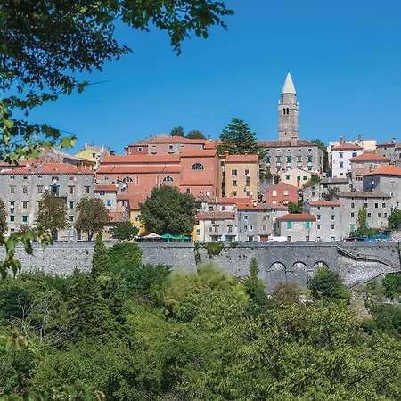 3 Bedroom Amazing In Holiday home Plomin