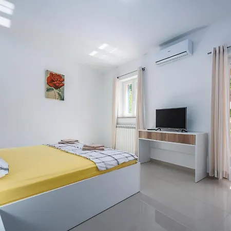 Holiday home 3 Bedroom Amazing In Plomin