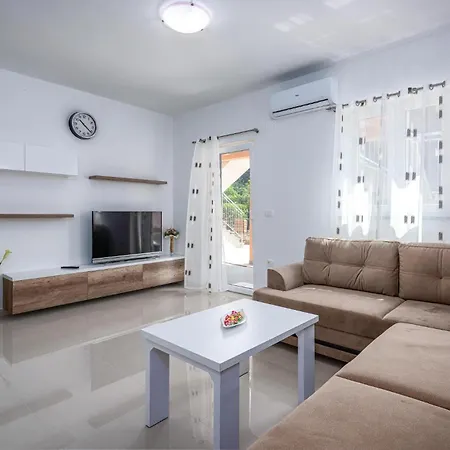 3 Bedroom Amazing In Holiday home Plomin