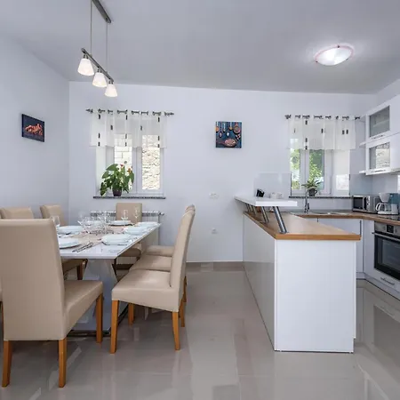 3 Bedroom Amazing In * Plomin