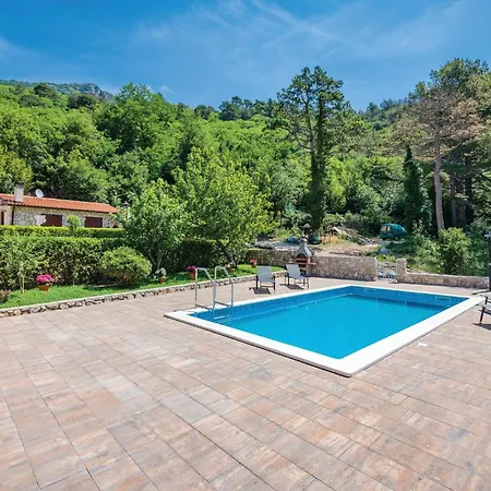 3 Bedroom Amazing In Holiday home Plomin