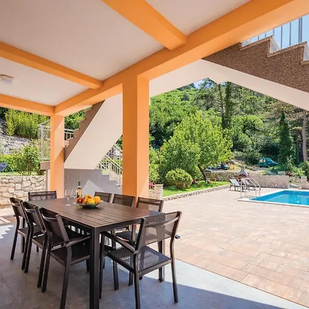 3 Bedroom Amazing In Plomin