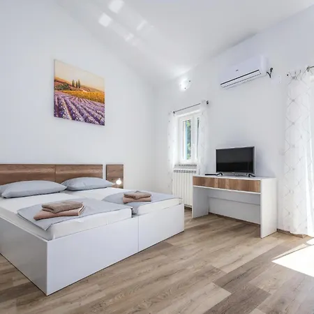 3 Bedroom Amazing In * Plomin