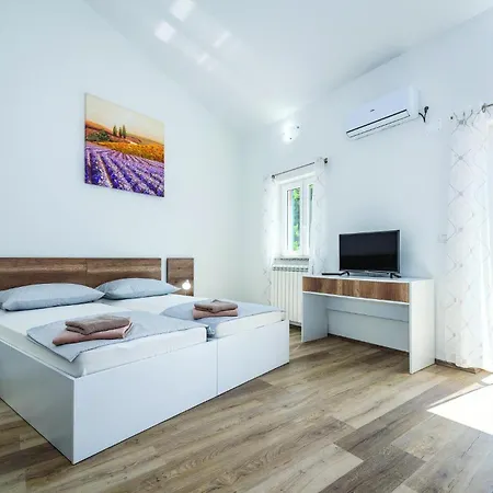 3 Bedroom Amazing In * Plomin