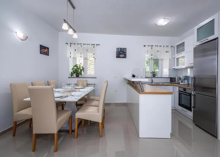 3 Bedroom Amazing In * Plomin