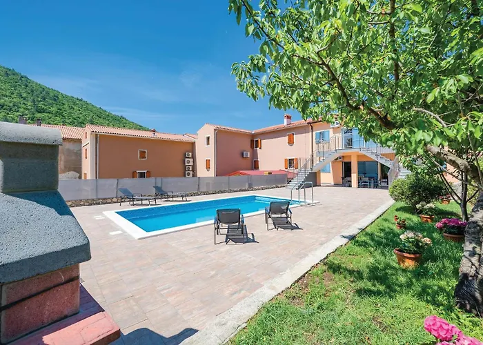 3 Bedroom Amazing In * Plomin