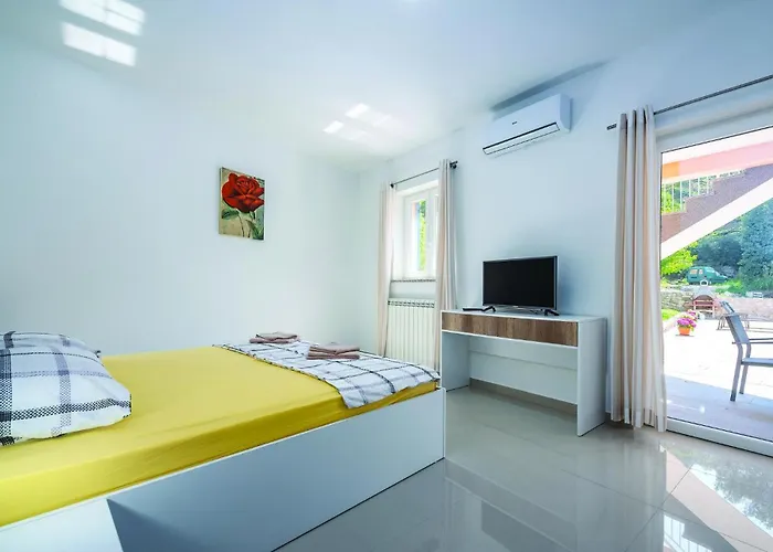 3 Bedroom Amazing In Plomin