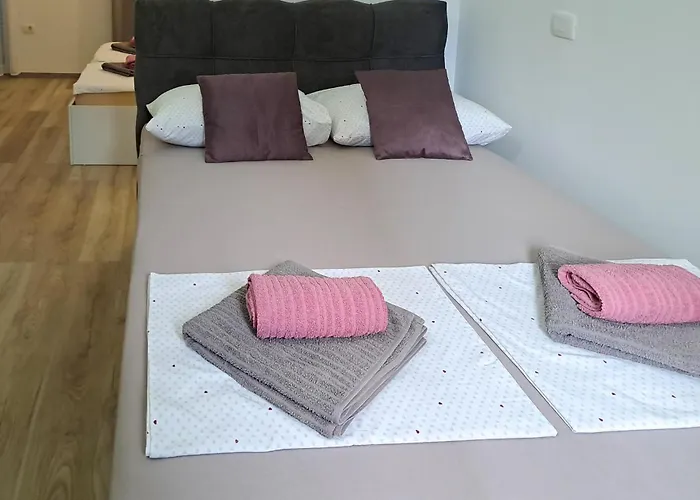 3 Bedroom Amazing In Plomin