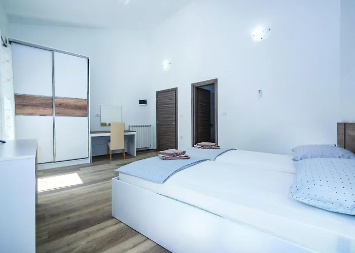 3 Bedroom Amazing In Plomin